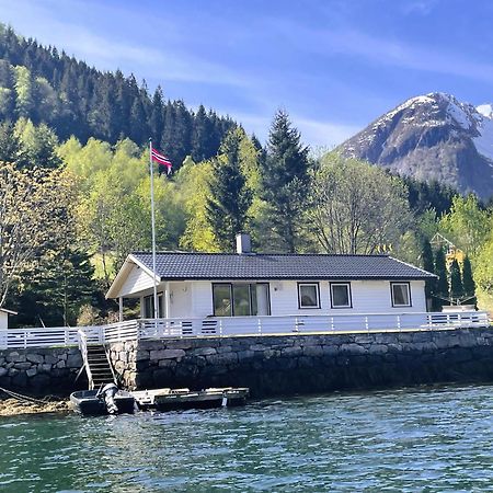 Вилла Der Fjordtraum In Balestrand Direkt Am Wasser Экстерьер фото