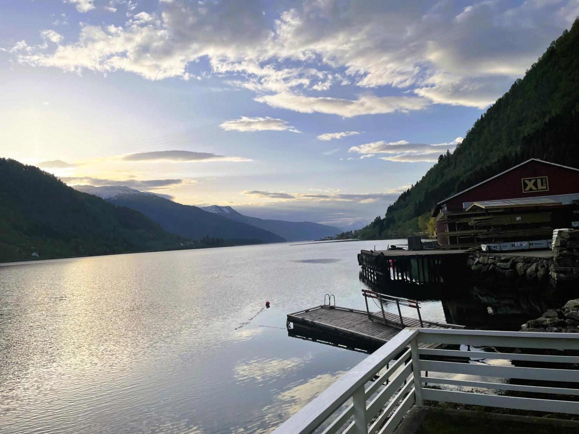 Вилла Der Fjordtraum In Balestrand Direkt Am Wasser Экстерьер фото