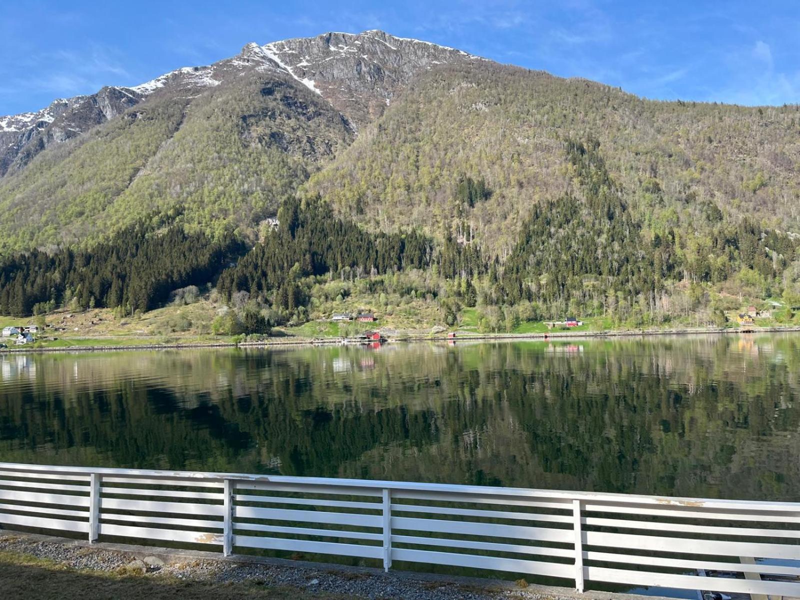 Вилла Der Fjordtraum In Balestrand Direkt Am Wasser Экстерьер фото