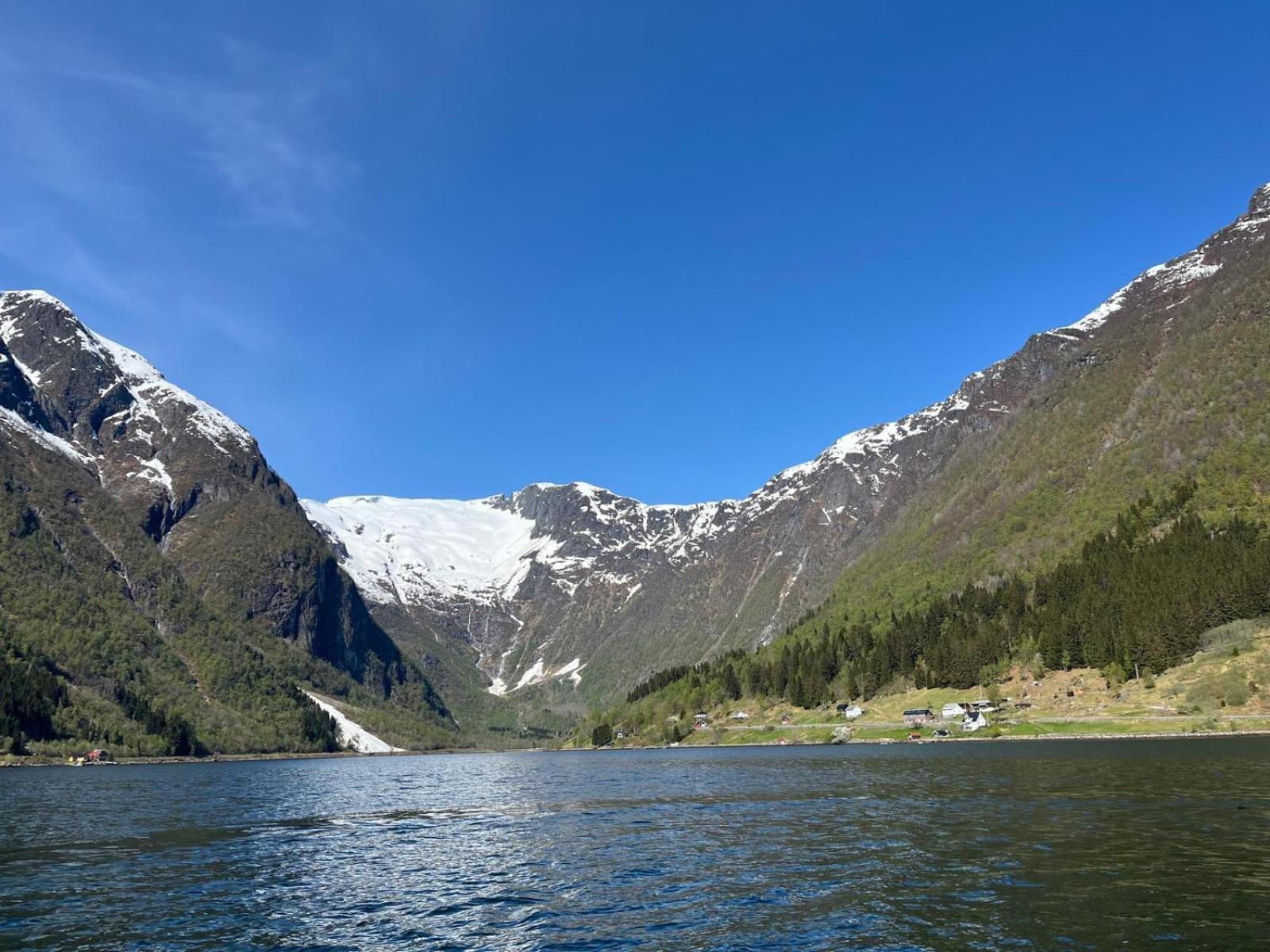 Вилла Der Fjordtraum In Balestrand Direkt Am Wasser Экстерьер фото