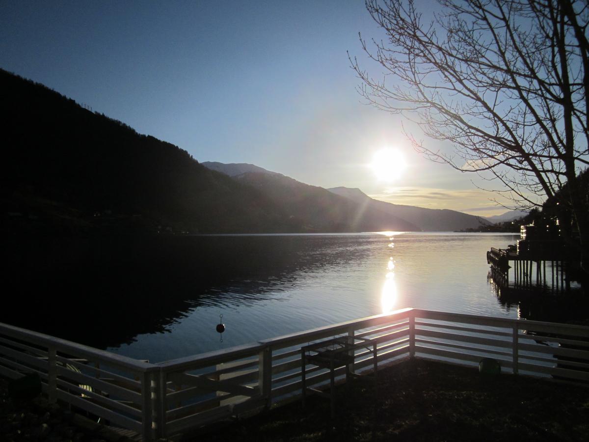 Вилла Der Fjordtraum In Balestrand Direkt Am Wasser Экстерьер фото